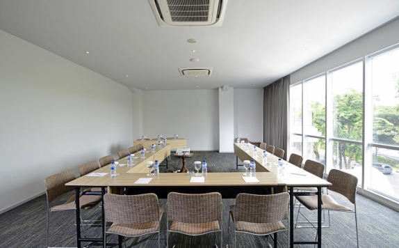 Meeting room di La Lisa Surabaya