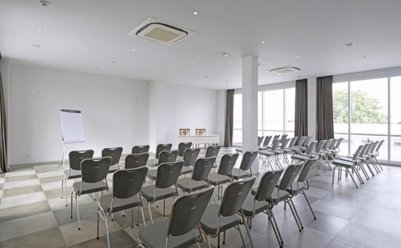 Meeting room di La Lisa Surabaya