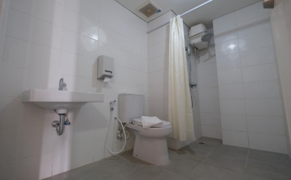 Bathroom di Landlord Hotel Simpang Lima