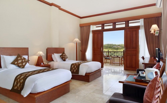guest room twin bed di Langon Bali Resort & Spa