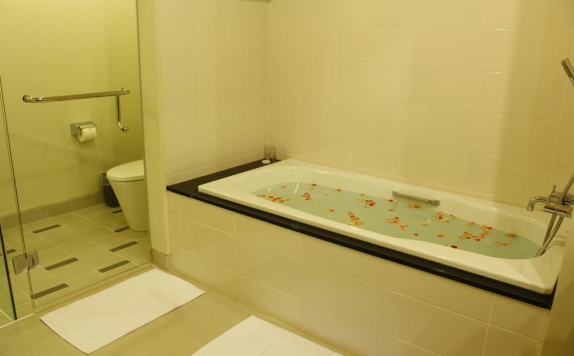 Bathroom di Laprima Hotel
