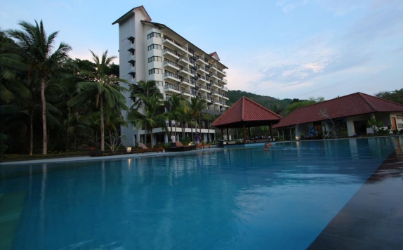 Swimming Pool di Laprima Hotel