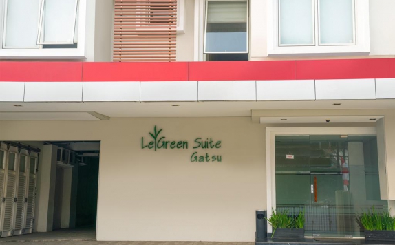 Entrance di LeGreen Suite Gatot Subroto