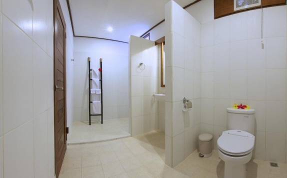 Bathroom di Lembeh Resort