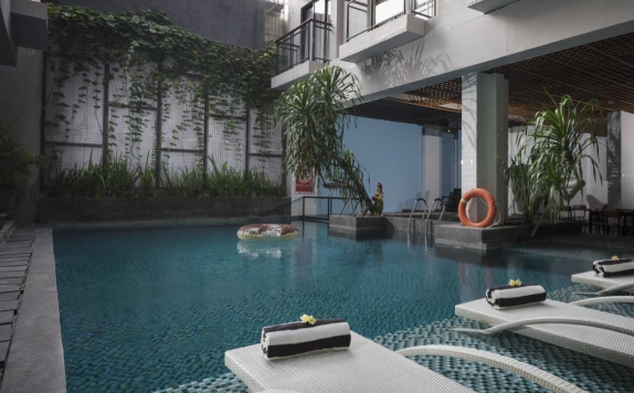 swiming pool di Liberta Seminyak Hotel