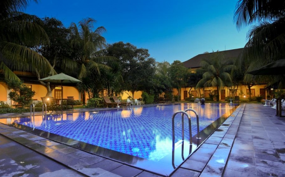 Swimming Pool di Lombok Garden Hotel