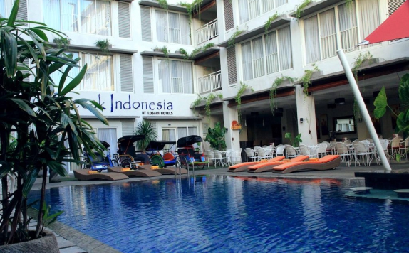 swiming pool di Losari Sunset Hotel