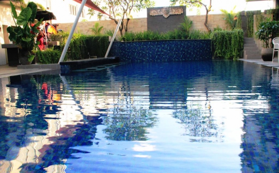 Swimming Pool di Losari Sunset Hotel