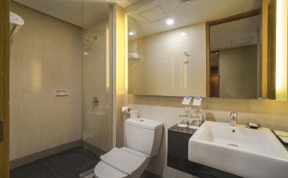 Bathroom di éL Royale Hotel Jakarta