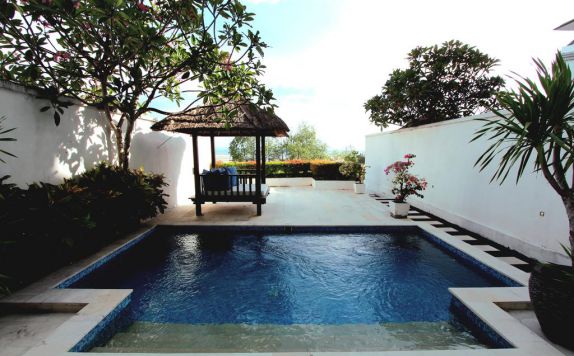swimming pool di Lv8 Resort Hotel