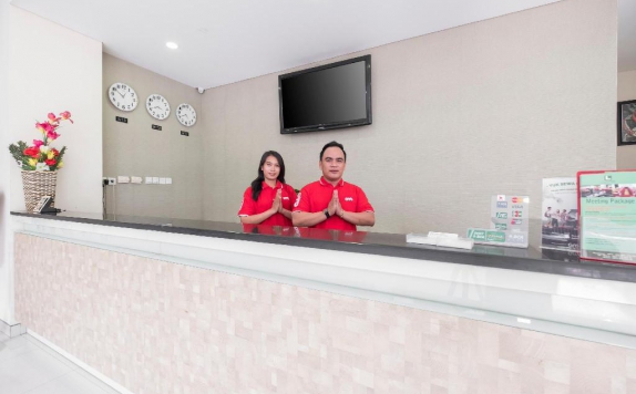 receptionist di Lynt Hotel Makassar