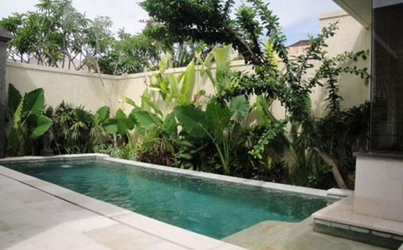 Swimming Pool di Mahagiri Villa