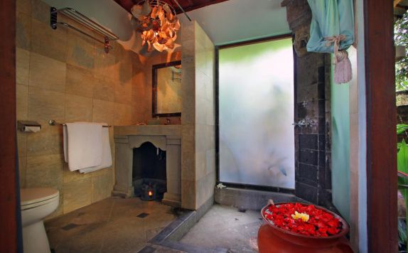Bathroom di Mahogany Villa