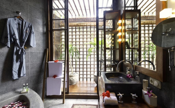 Tampilan Bathroom Hotel di Majapahit Villa Ketewel