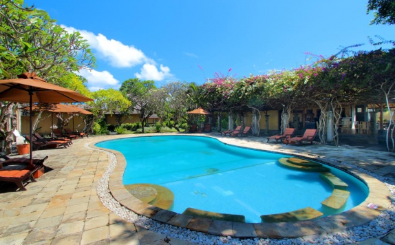 Swimming Pool di Matahari Terbit Resort & Spa