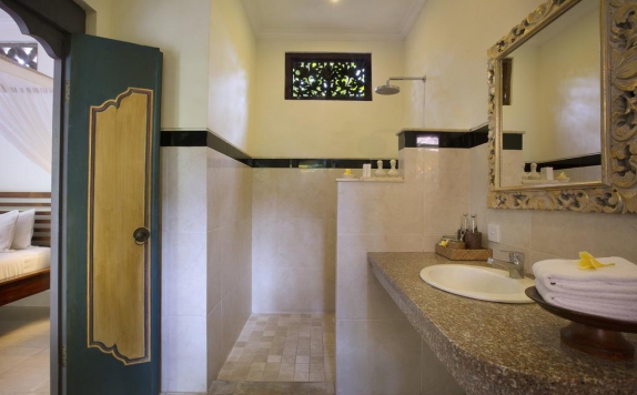 Bathroom di Mawa House Ubud
