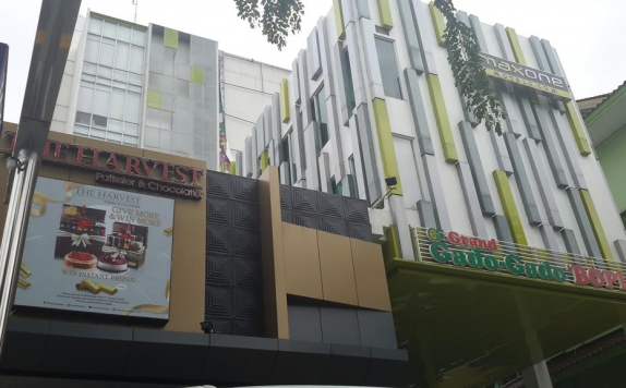 Eksterior di Maxone Hotel Kramat Jakarta