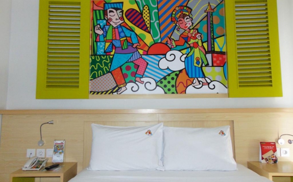 kamar tidur di Maxone Hotel Kramat Jakarta