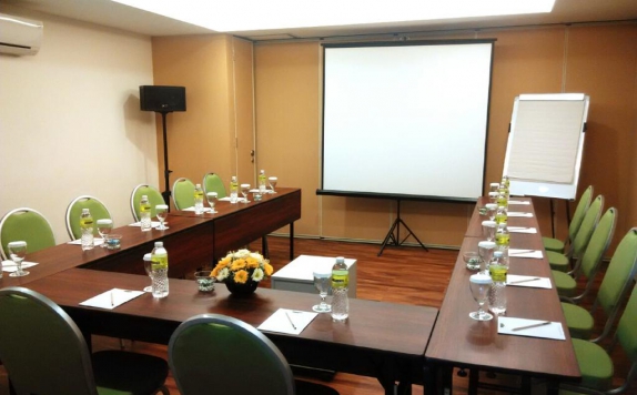 meeting room di Maxone Hotel Kramat Jakarta