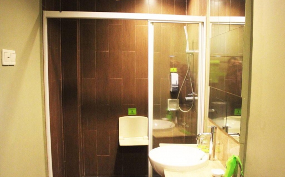 Tampilan Bathroom Hotel di MaxOne Sabang