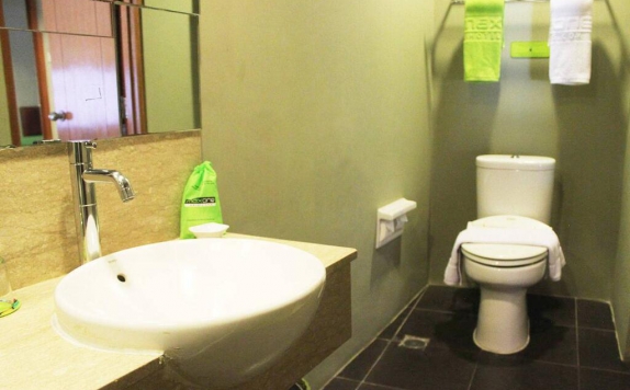 Tampilan Bathroom Hotel di MaxOne Sabang