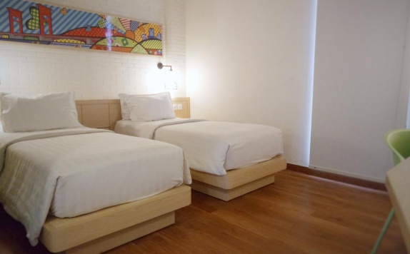 guest room twin bed di MaxOne Vivo Palembang