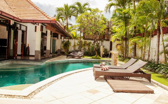 Swimming Pool di Maya Sayang Villas & Restaurant Seminyak