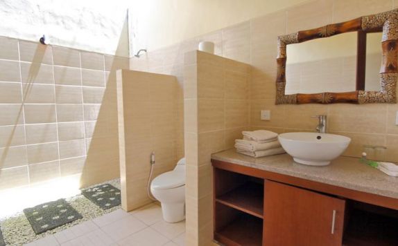 Bathroom di Medewi Bay Retreat