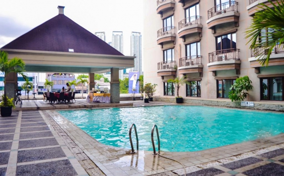 Swimming Pool di Mega Anggrek Hotel and Convention