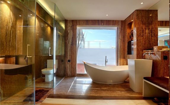 Bathroom di Mega Boutique Hotel & Spa Bali