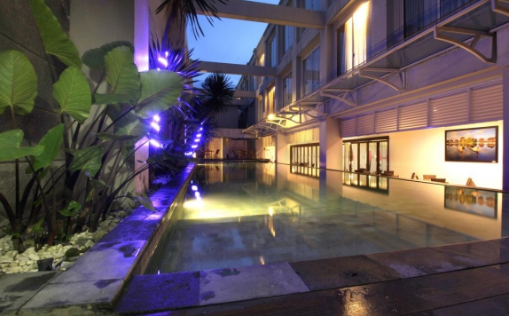 Swimming Pool di MEGALAND HOTEL SOLO