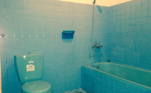 Tampilan Bathroom Hotel di Mekar Jaya Bungalows