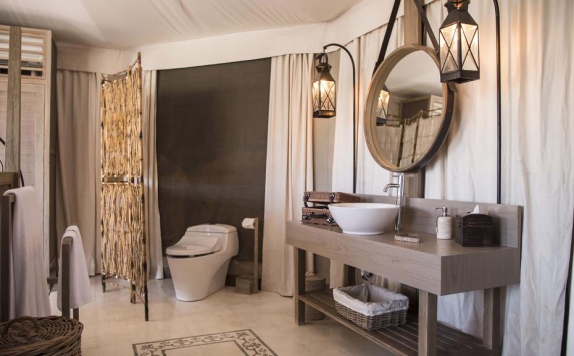 Tampilan Bathroom Hotel di Menjangan Dynasty Resort