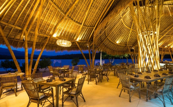 Tampilan Restoran Hotel di Menjangan Dynasty Resort
