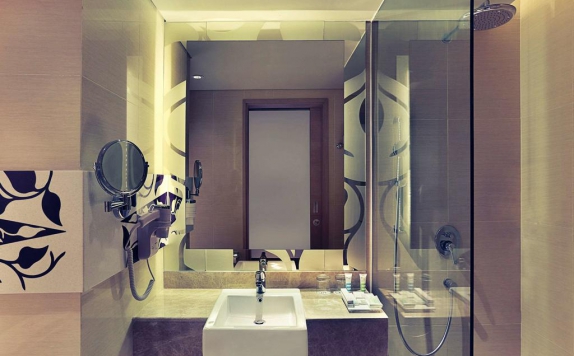 Bathroom di Mercure Jakarta Sabang