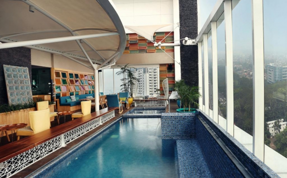 swimming pool di Mercure Jakarta Simatupang