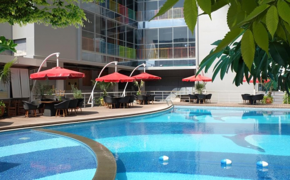Swimming pool di MG Setos Hotel Semarang