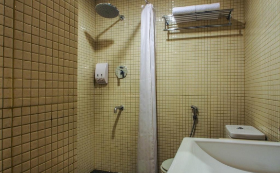 Tampilan Bathroom Hotel di M Hotel Jakarta