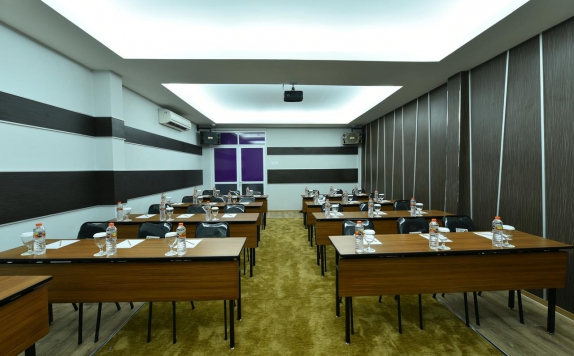 Meeting room di Midtown Xpress Balikpapan