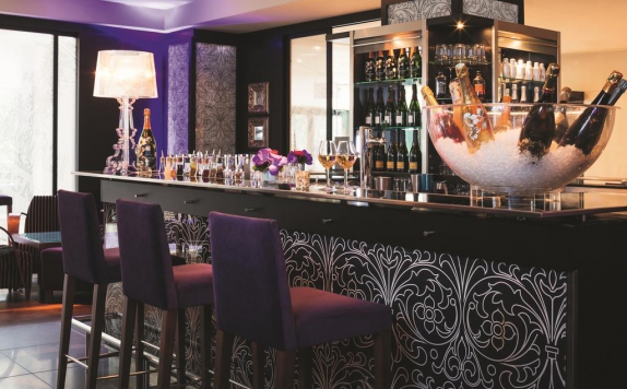 bar