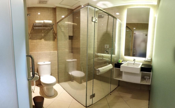 Bathroom di M Premiere Hotel Bandung