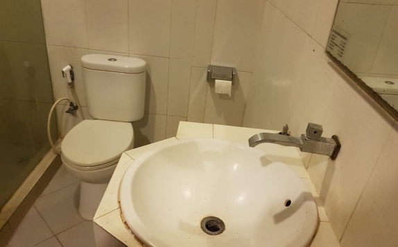 Bathroom di N2 Hotel Jakarta