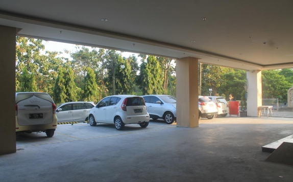 parking di Namira Syariah Hotel