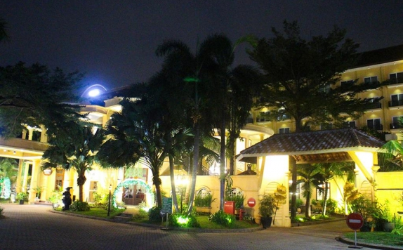 Front View di Narita Hotel Tangerang