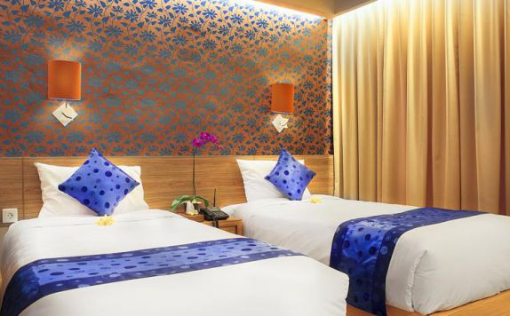 guest room twin bed di Natya Hotel
