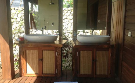 bathroom di Naya Gawana Resort & Spa