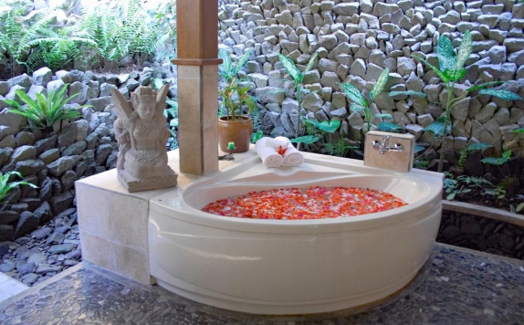 Tampilan Bathroom Hotel di Nefatari Exclusive Villas