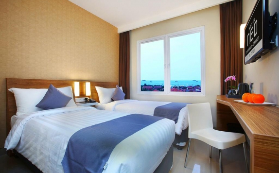 guest room twin bed di Neo Samadikun Cirebon