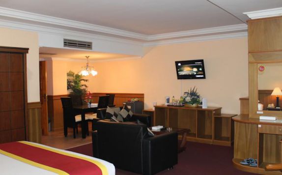 Guest room di New Resty Menara Hotel