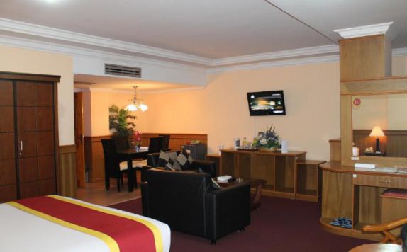Guest room di New Resty Menara Hotel